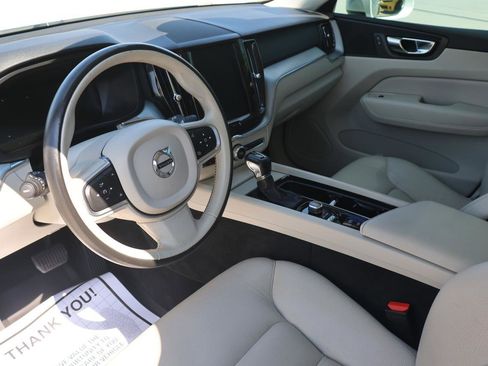 Used 2018 Volvo XC60 T6 Momentum w/ Convenience Package image 19