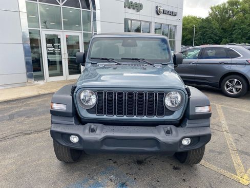Used 2025 Jeep Wrangler Unlimited Sport AWD/4WD image 8