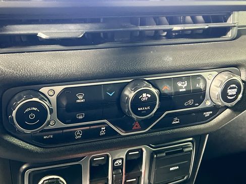 Used 2024 Jeep Wrangler Sport S image 26