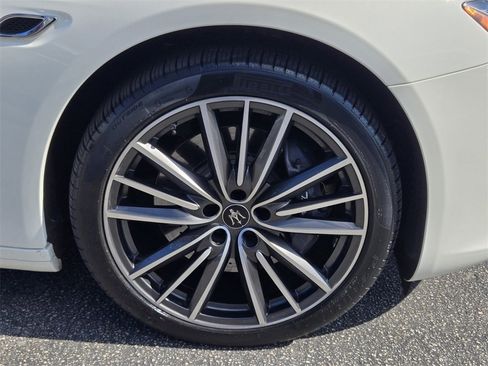 Used 2022 Maserati Quattroporte Modena image 20