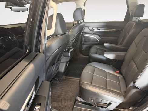 Used 2024 Kia Telluride EX w/ EX Captain's Chair Package image 25