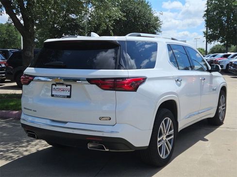 Used 2023 Chevrolet Traverse High Country image 9