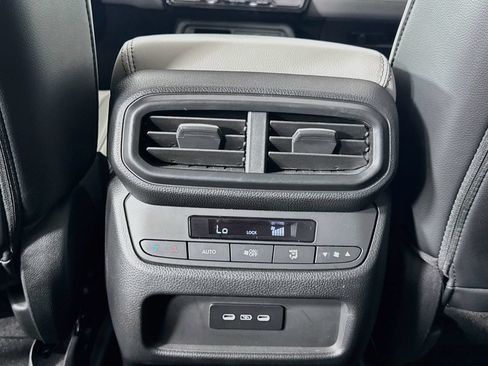 Used 2024 Honda Pilot Touring image 34