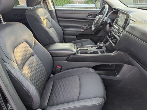 Used 2024 Nissan Pathfinder S FWD image 30