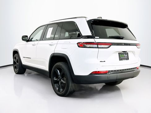 Used 2023 Jeep Grand Cherokee Altitude image 5