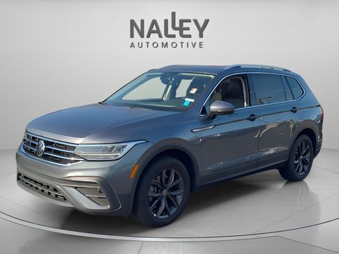 Used 2023 Volkswagen Tiguan SE image 1