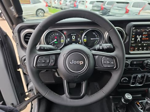 Used 2023 Jeep Wrangler Unlimited w/ 8.4" Radio Group AWD/4WD image 13