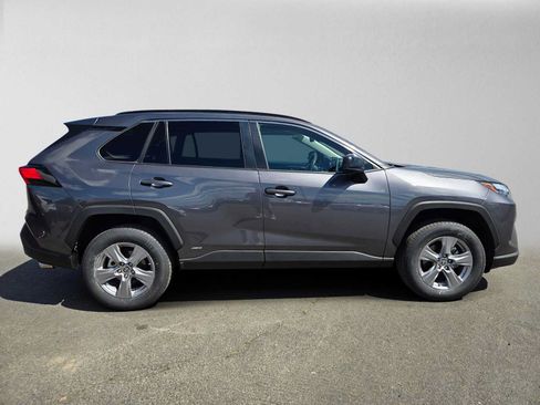 Used 2023 Toyota RAV4 LE AWD/4WD image 2