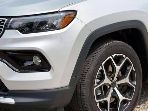 Certified 2025 Jeep Compass Limited AWD/4WD image 10