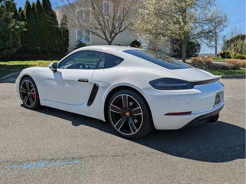 Used 2018 Porsche 718 Cayman S w/ Sport Chrono Package RWD image 8