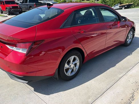 Used 2023 Hyundai Elantra SE w/ Cargo Package FWD image 3