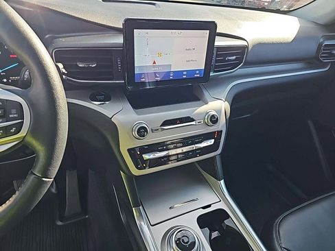 Used 2023 Ford Explorer XLT w/ Equipment Group 202A image 7