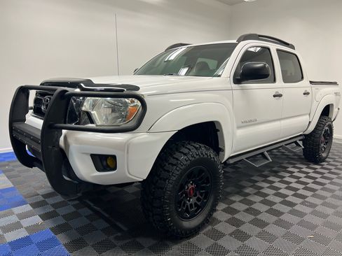 Used 2014 Toyota Tacoma 4x4 Double Cab w/ TRD Off-Road Package image 3