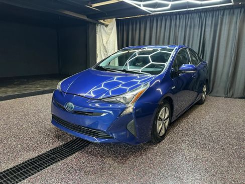 Used 2016 Toyota Prius Four w/ Advanced Technology Package FWD image 3