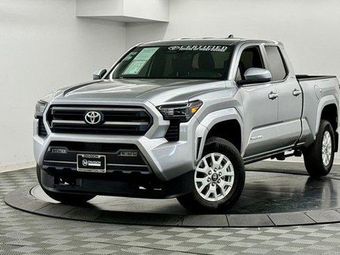 Certified 2025 Toyota Tacoma SR5 image 2