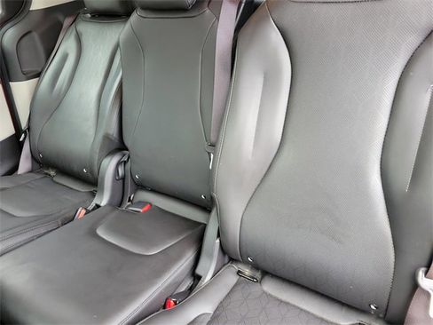 Used 2022 Kia Carnival LX image 15