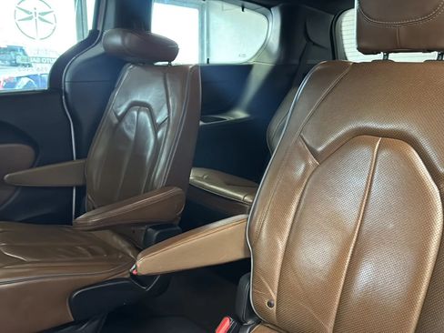 Used 2021 Chrysler Pacifica Limited w/ Uconnect Theater Family Group AWD/4WD image 29