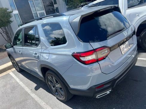 Used 2025 Honda Pilot Sport image 3
