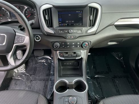 Used 2024 GMC Terrain SLE image 11