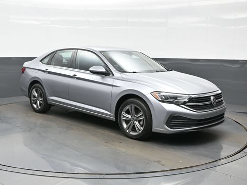 Used 2022 Volkswagen Jetta SE FWD image 8