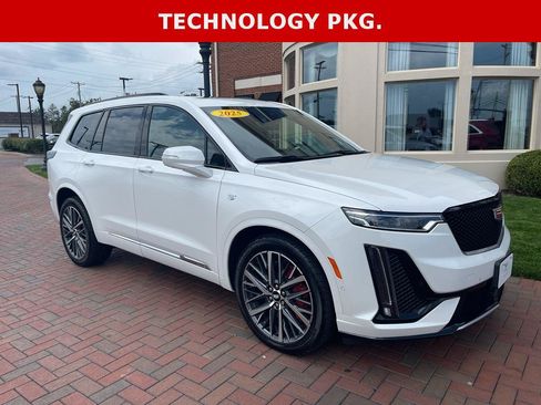 Used 2025 Cadillac XT6 Sport w/ Platinum Package AWD/4WD image 5