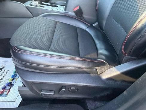 Used 2025 Ford Escape ST-Line FWD image 32