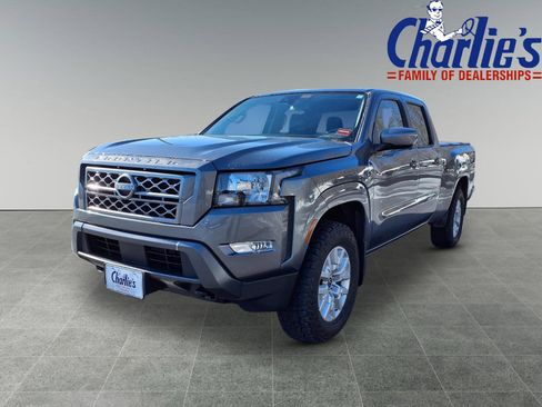 Used 2024 Nissan Frontier SV image 1