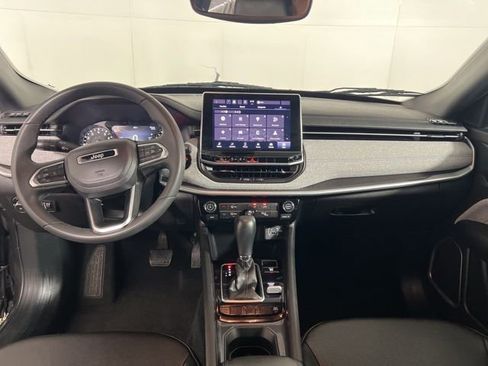 Used 2024 Jeep Compass Latitude image 28