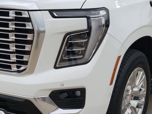 Used 2025 GMC Yukon Denali AWD/4WD image 9