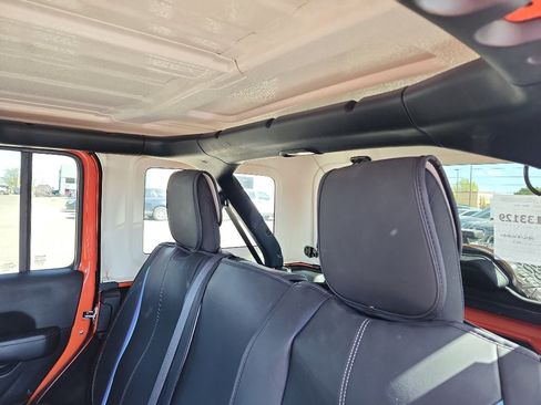 Used 2023 Jeep Wrangler Sahara image 13