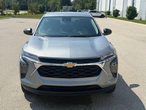 Used 2026 Chevrolet Trax LS w/ Driver Confidence Package FWD image 2