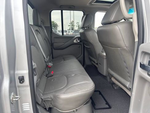 Used 2019 Nissan Frontier SL RWD image 12