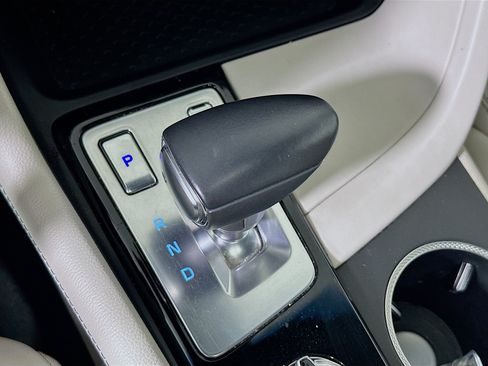 Used 2025 Genesis G70 2.5T RWD image 24