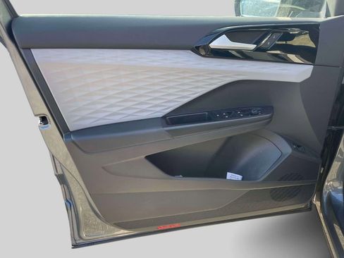 Used 2022 Volkswagen Taos S image 15