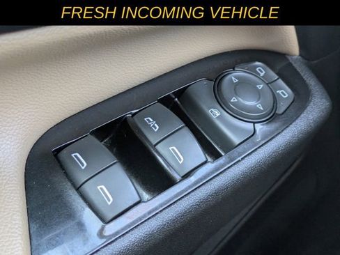 Used 2023 Chevrolet Equinox Premier image 19