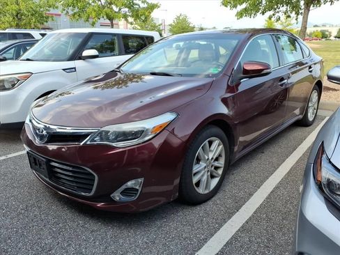Used 2013 Toyota Avalon XLE Premium FWD image 4