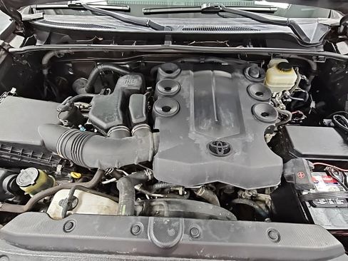 Used 2014 Toyota 4Runner SR5 image 38