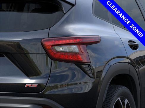 New 2025 Chevrolet Trax RS w/ Sunroof Package image 11