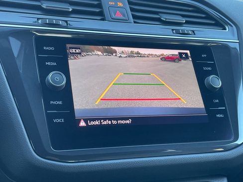 Used 2021 Volkswagen Tiguan SE w/ 3rd Row Seat Package image 26