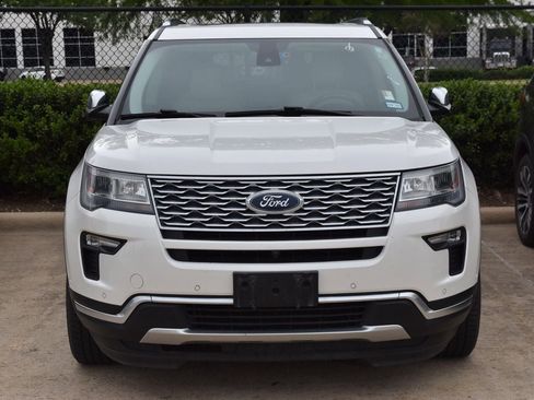 Used 2019 Ford Explorer Platinum AWD/4WD image 3