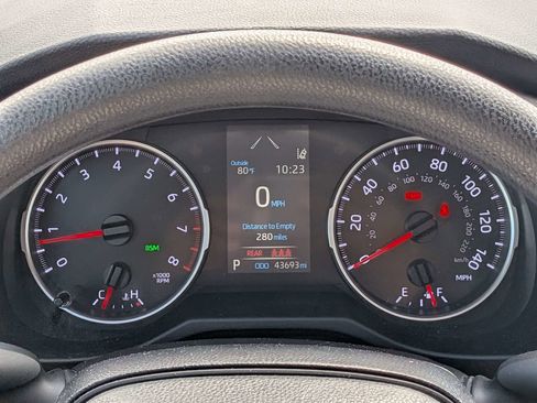 Used 2021 Toyota RAV4 XLE w/ Convenience Package FWD image 26