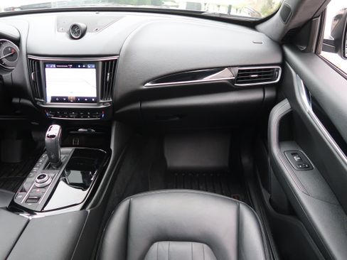 Used 2022 Maserati Levante GT AWD/4WD image 15