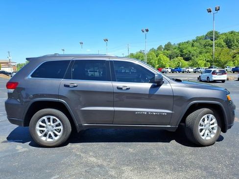 Used 2021 Jeep Grand Cherokee Laredo AWD/4WD image 19