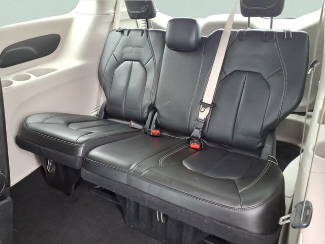Used 2023 Chrysler Pacifica Touring-L FWD image 22
