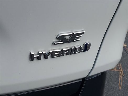 Used 2023 Toyota RAV4 SE image 10