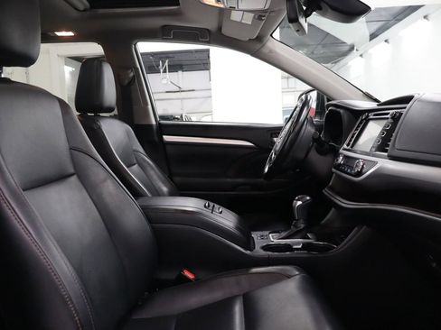 Used 2017 Toyota Highlander XLE AWD/4WD image 22