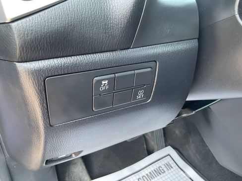 Used 2018 MAZDA MAZDA3 Sport FWD image 22
