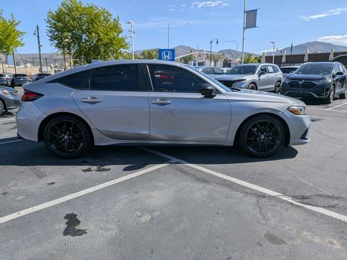 Used 2022 Honda Civic Sport image 2