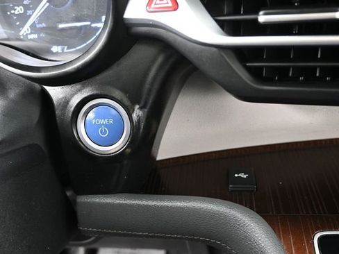 Used 2022 Toyota Sienna XLE image 30