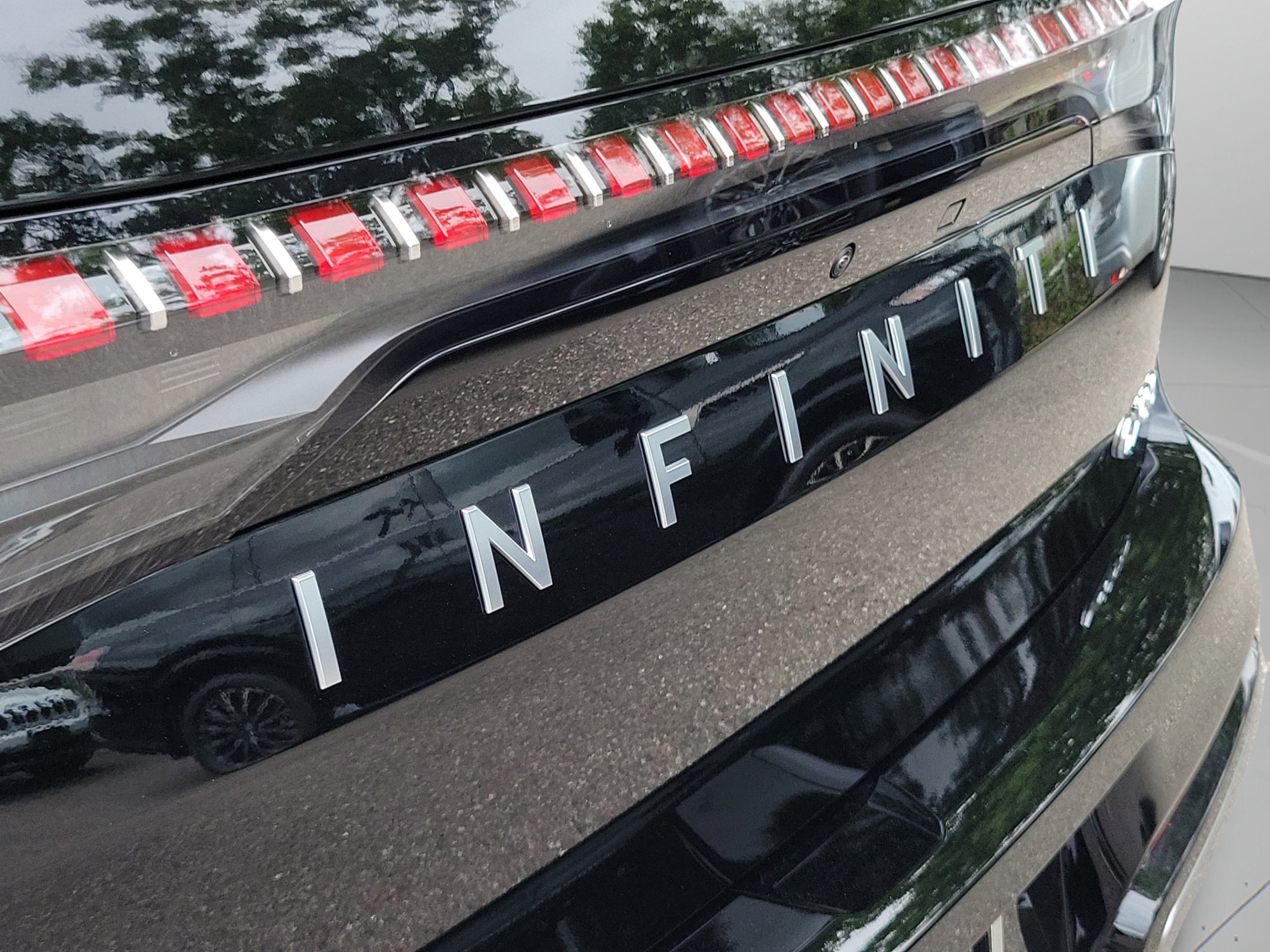 New 2026 INFINITI QX80 Luxe w/ Exterior Package RWD image 6